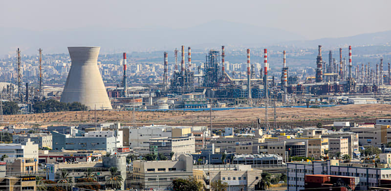 "בתי הזיקוק של בזן / צילום: שלומי יוסף"