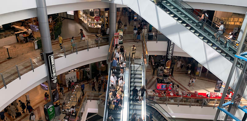 "קניון עזריאלי בתל אביב. ''בקרוב אנשים ייצאו יותר ויקנו יותר'', אומר בכיר בענף / צילום: Shutterstock, Opachevsky Irina"