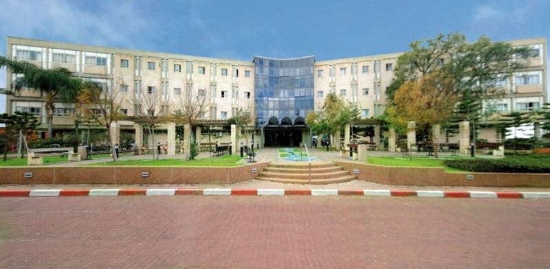 "בית אבות עמל בשרון של הרשת עמל ומעבר / צילום: עפל גרופ, ויקיפדיה"