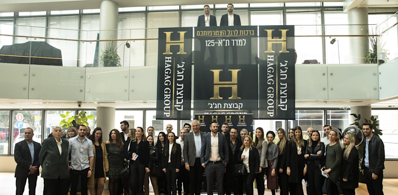 "הנהלת קבוצת חג'ג ייזום נדל''ן, בפתיחת המסחר לרגל כניסתה למדדי הדגל של הבורסה, מדד ת''א-90 ות''א-125 / צילום: אמיר לוי"
