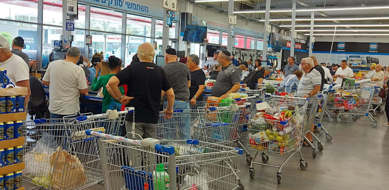 "תורים ברשת אושר עד / צילום: יונתן כיתאין"