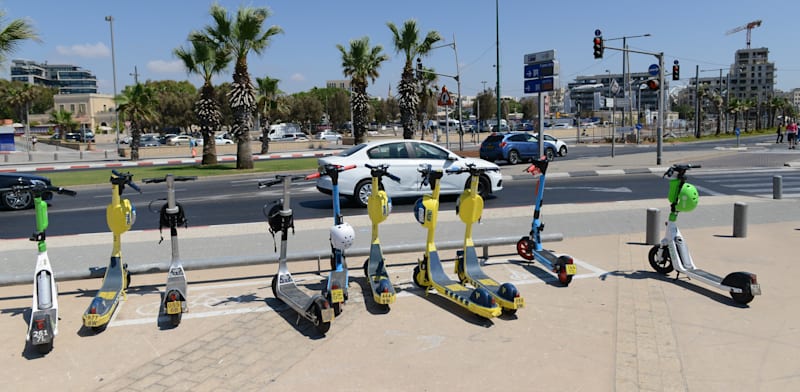 קורקינטים חשמליים בתל אביב / צילום: איל יצהר