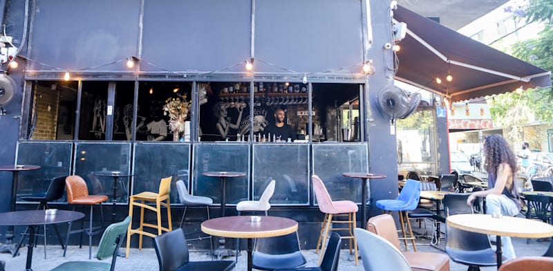 מסעדה מתחת לבניין מגורים / צילום ארכיון: שלומי יוסף