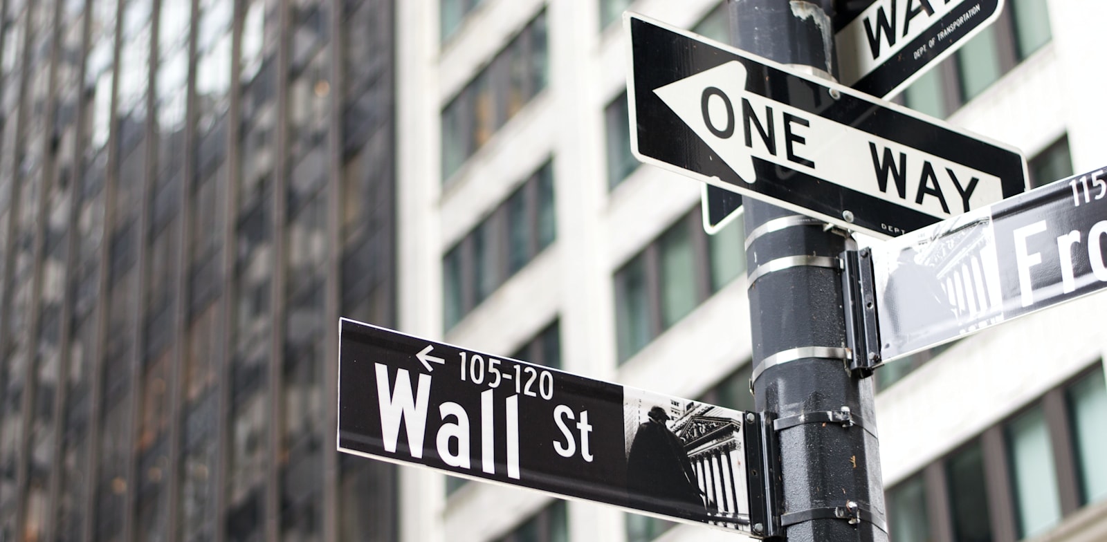 "וול סטריט / צילום: Unsplash, Chenyu Guan"