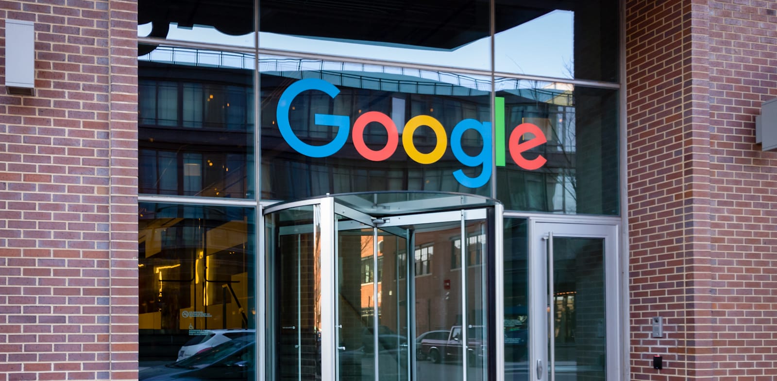 "משרדי גוגל. הפרה את חוק ההגבלים העסקיים, בהיותה מונופול בתחום מנועי החיפוש / צילום: Shutterstock"