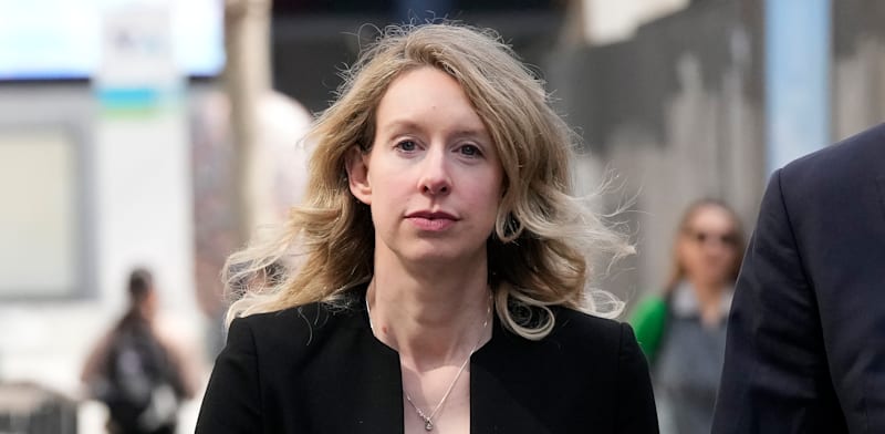 "אליזבת הולמס / צילום: Associated Press, Jeff Chiu"