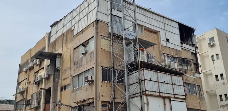 "בניין בבני ברק. חסם נוסף שמצא המחקר הוא הבנייה הלא חוקית / צילום: דרור מרמור"