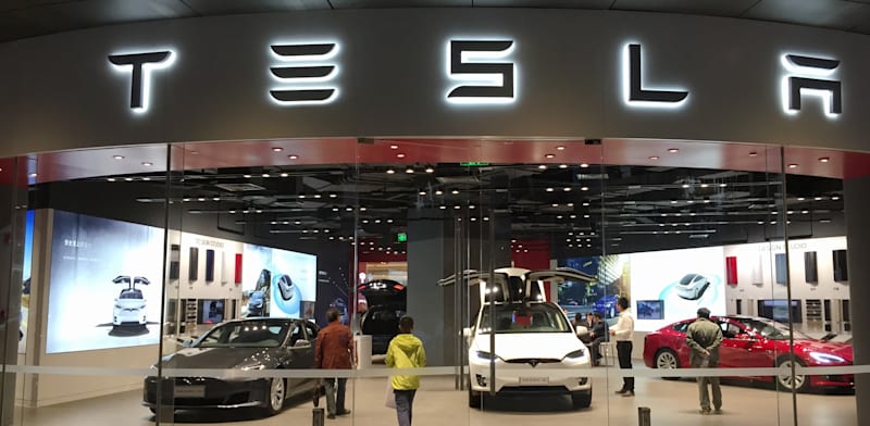 "אולם תצוגה של טסלה. בקרוב במידטאון / צילום: Reuters, Sun xinming"