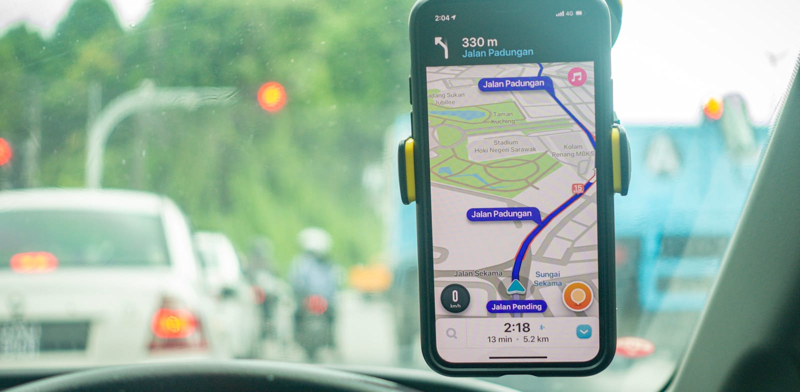 Waze, Google Maps suspend live traffic reports