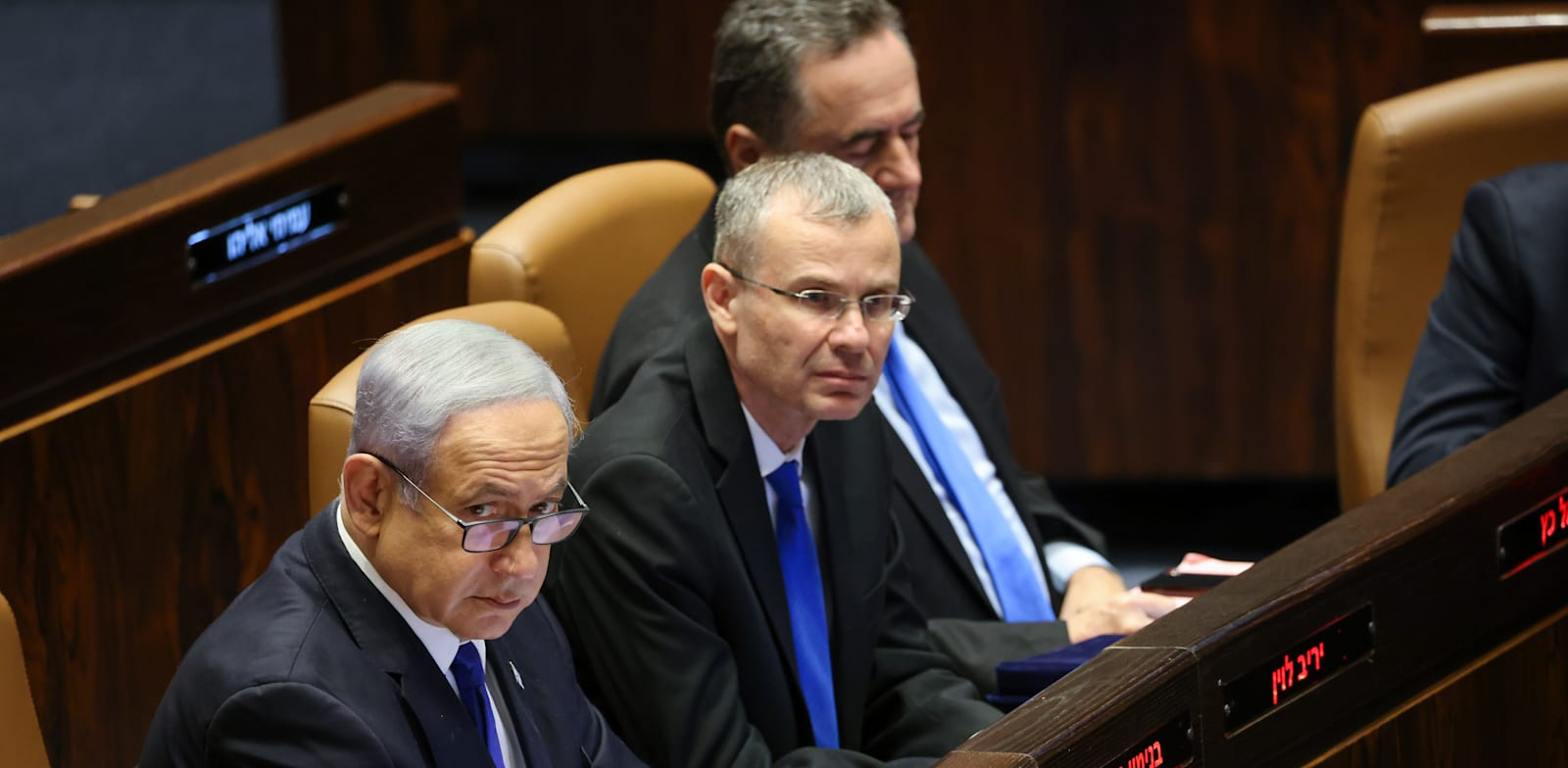 Benjamin Netanyahu and Yariv Levin in the Knesset  credit: Noam Moskowitz, Knesset Spokesperson's Office