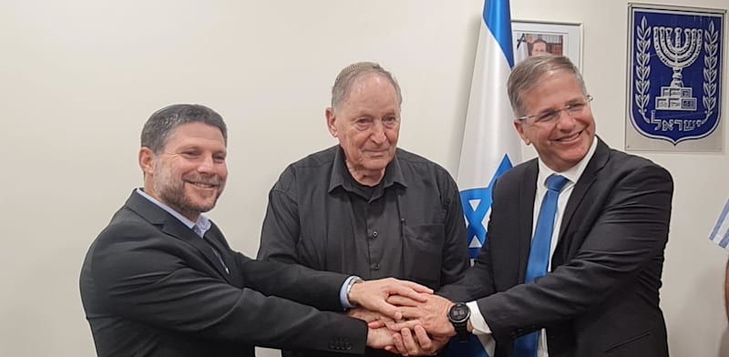 מימין: יואב קיש, רן ארז ובצלאל סמוטריץ' / צילום: דוברות משרד האוצר
