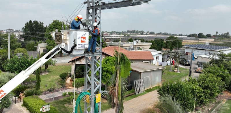 "פועלים של חברת החשמל / צילום: יוסי וייס, חברת החשמל"