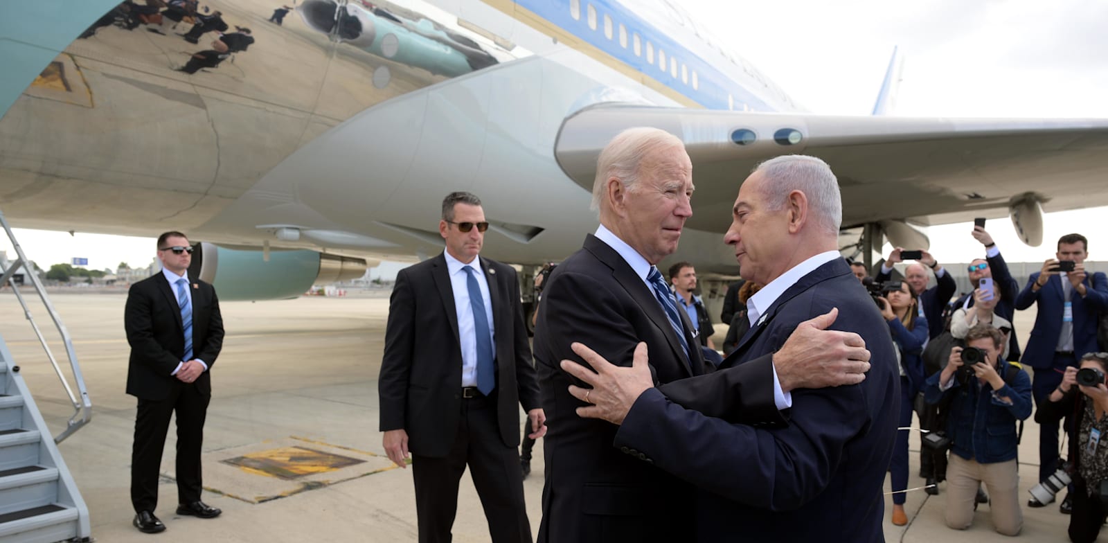 Prime Minister Benjamin Netanyahu greets US President Joe Biden at Ben Gurion Airport   credit: Avi Ohayon, Israel Government Press Office