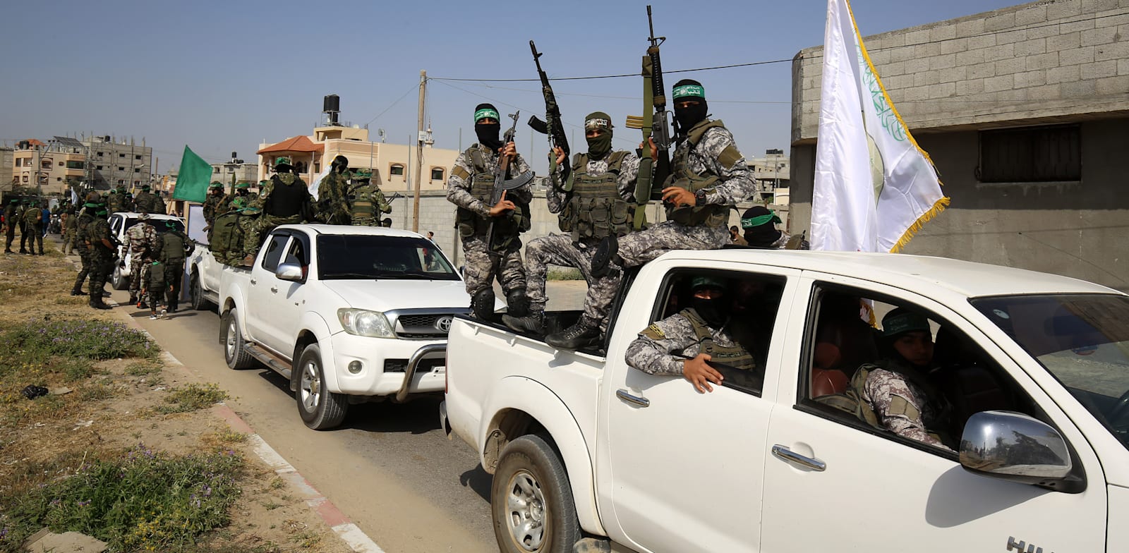 "גדודי עז א־דין אל־קסאם של חמאס מציגים לראווה את נשקיהם / צילום: Shutterstock"