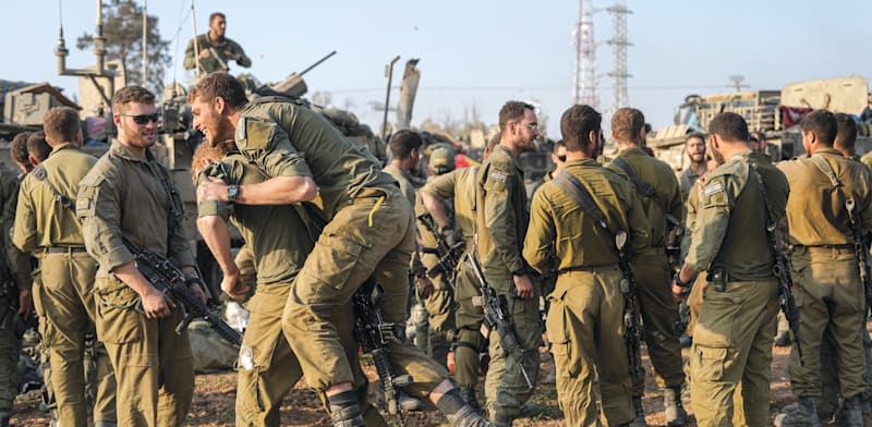 "חיילי מילואים / צילום: AP - Tsafrir Abayov"