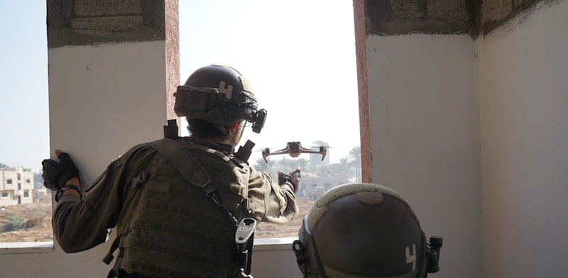 "חיילי צה''ל מפעילים רחפנים בח'אן יונס / צילום: דובר צה''ל"