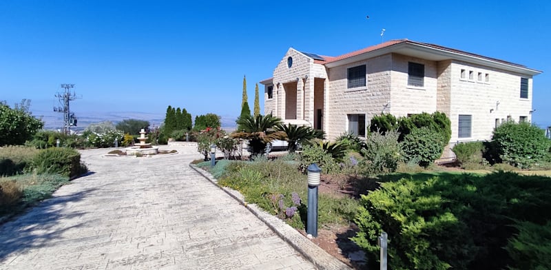 Safed home fetches record price