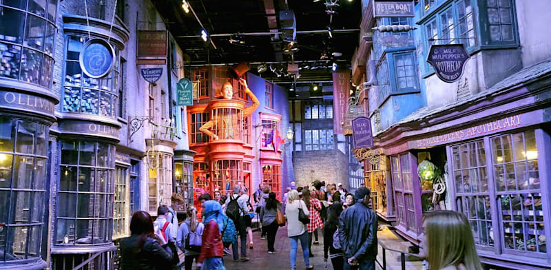 "סמטת דיאגון מתוך ''הארי פוטר'' באולפני הוורנר ברדרס / צילום: Associated Press, Ross D. Franklin"