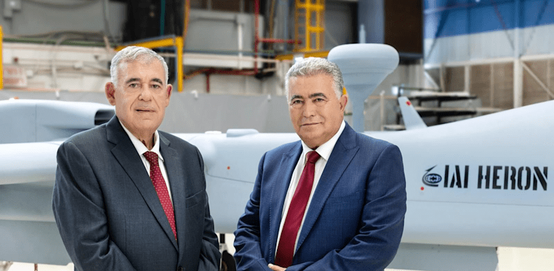 "יו''ר תע''א, עמיר פרץ, לצד המנכ''ל בועז לוי / צילום: התעשייה האווירית"