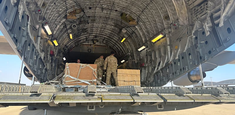 נשק אמריקאי נוחת בישראל אחרי המתקפה ב־7 באוקטובר / צילום: ap, Lolita Baldor