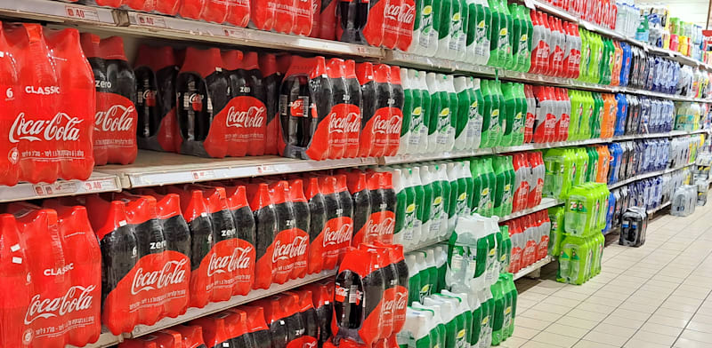 מדפי משקאות בסופר / צילום: טלי בוגדנובסקי