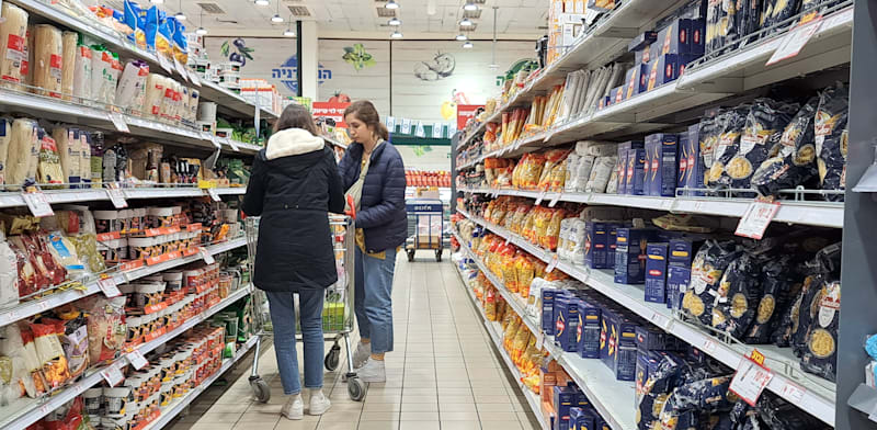 מדפי סופר / צילום: טלי בוגדנובסקי