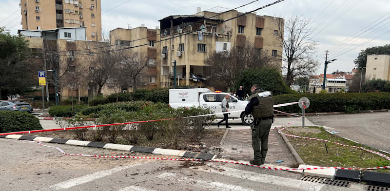 "פגיעת טיל בקריית שמונה / צילום: Reuters, AVI OHAYON"