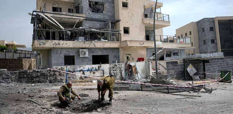 בית הרוס בקריית שמונה בעקבות נפילת רקטה / צילום: ap, Ariel Schalit