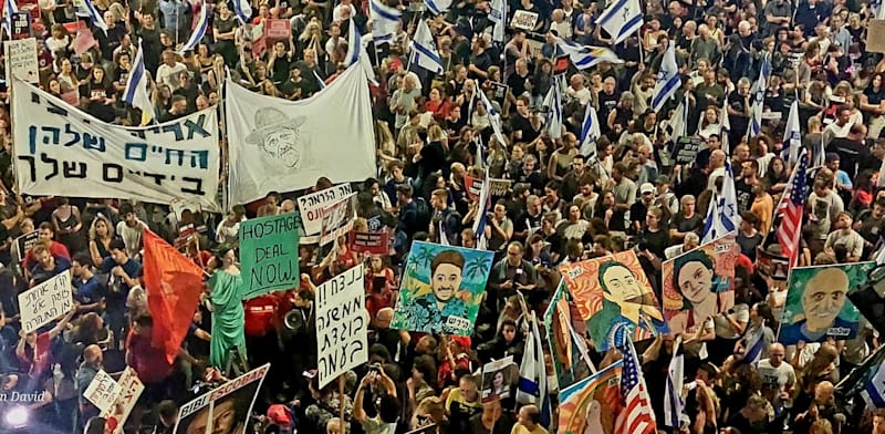 ההפגנה בתל אביב בקריאה להשבת החטופים / צילום: רונית בן דוד
