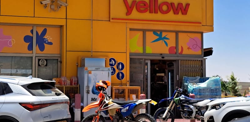 חנות של yellow בתחנת דלק של פז / צילום: טלי בוגדנובסקי
