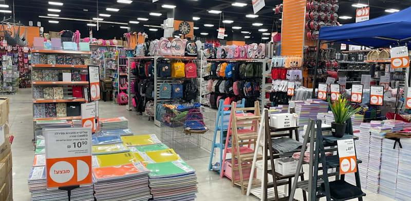 "ציוד לבית הספר בחנות של רשת הסטוק / צילום: סטודיו הסטוק"