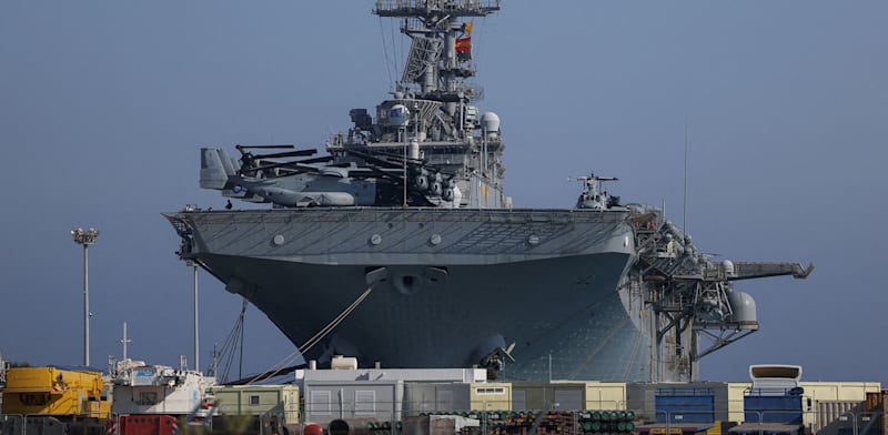 ספינת הקרב האמריקאית USS-WASP בנמל לרנקה, השבוע / צילום: Reuters, Stelios Misinas