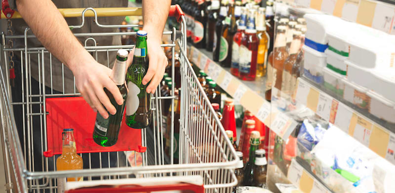 יבואני האלכוהול לא קיבלו התראה רשמית ממשרד הכלכלה על עצירת סחורתם, וכך גם לא על שחרורה / אילוסטרציה: Shutterstock, bodnar.photo