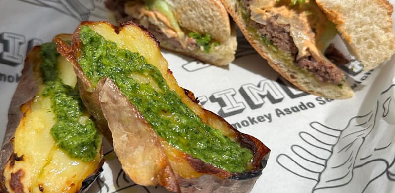 "כריך בשר מעושן ב–Timber / צילום: באדיבות Timber"