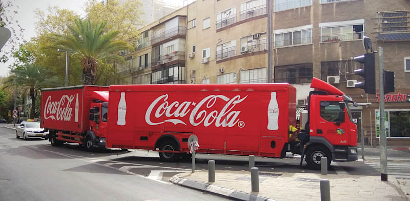 "משאיות קוקה קולה / צילום: איל יצהר"