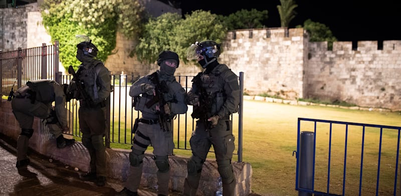 "כוחות משטרה בשער שכם, 2021 / צילום: ap, Maya Alleruzzo"