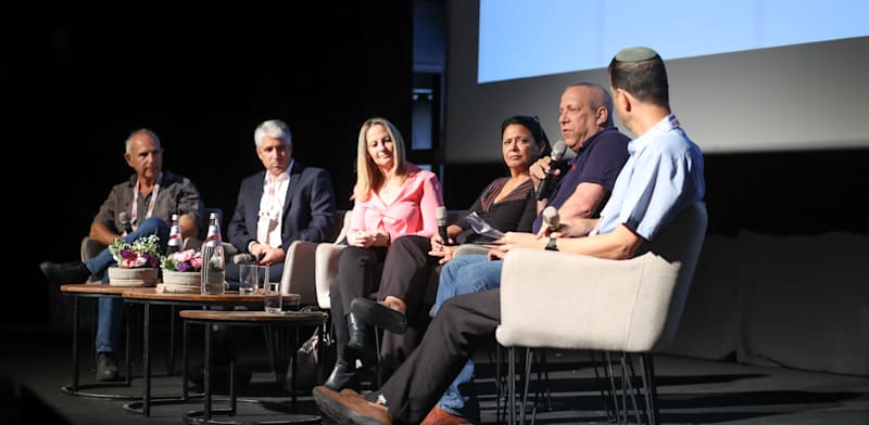 "גדי ירקוני, שלומית שיחור, אסנת קמחי, אסף אלדר ועו''ד מיכה דרורי / צילום: שלומי יוסף"