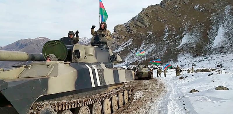 "חיילי צבא אזרבייג'ן בסמוך לגבול ארמניה, בתום המלחמה בין המדינות, נובמבר 2020 / צילום: ap, Azerbaijan's Defense Ministry"