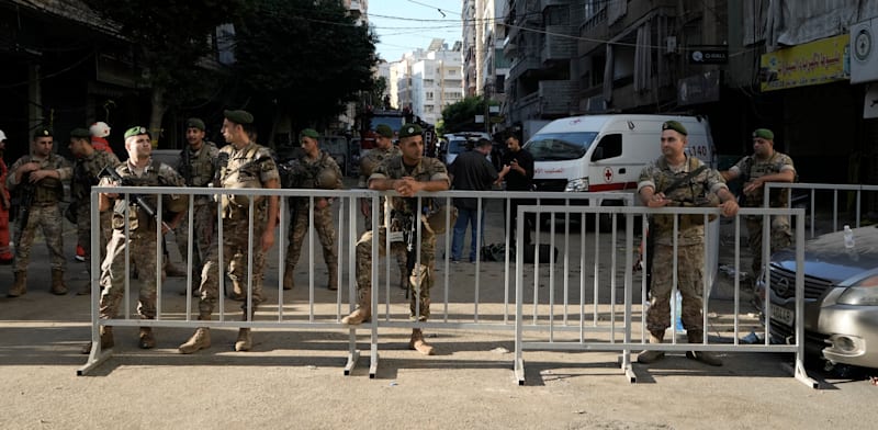 "חיילי צבא לבנון מאבטחים אתר שהותקף על ידי צה''ל בדרום ביירות, השבוע / צילום: ap, Bilal Hussein"