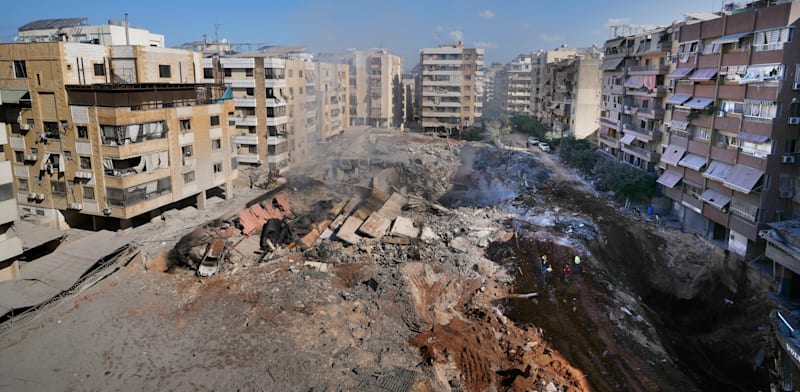 "ההריסות בזירת החיסול של חסן נסראללה בביירות / צילום: ap, Hassan Ammar"