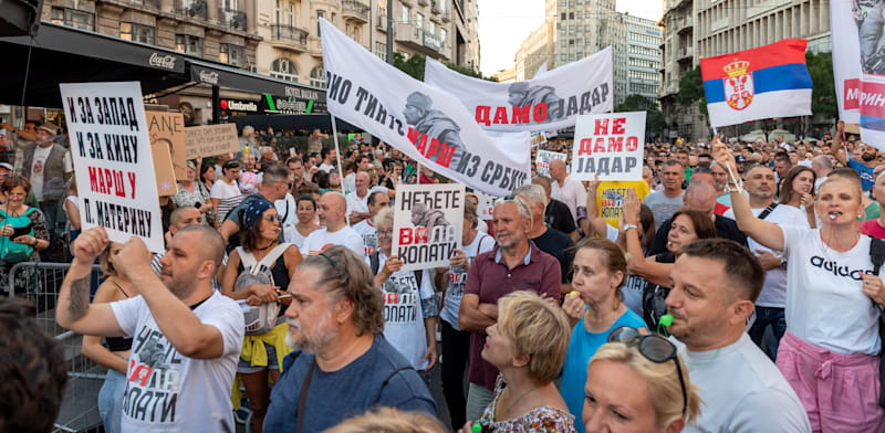 "מחאה במרכז בלגרד נגד כוונת ריו טינטו להקים מכרה ליתיום, אוגוסט 2024 / צילום: Shutterstock"