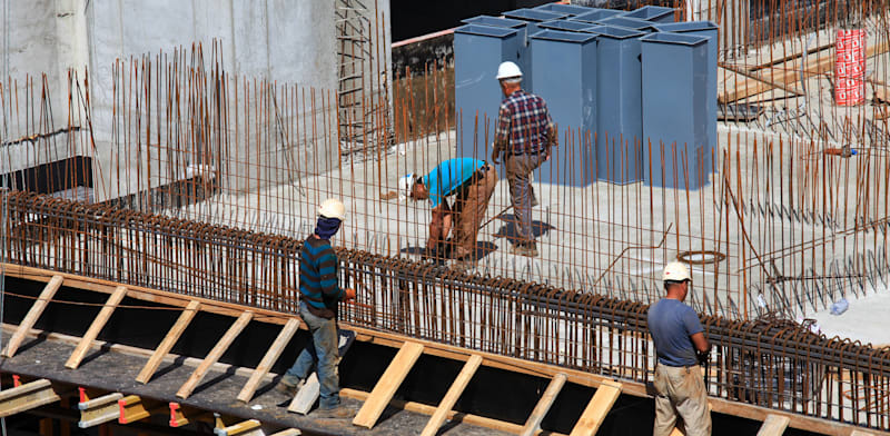 "פועלים באתר בנייה / צילום: Shutterstock"