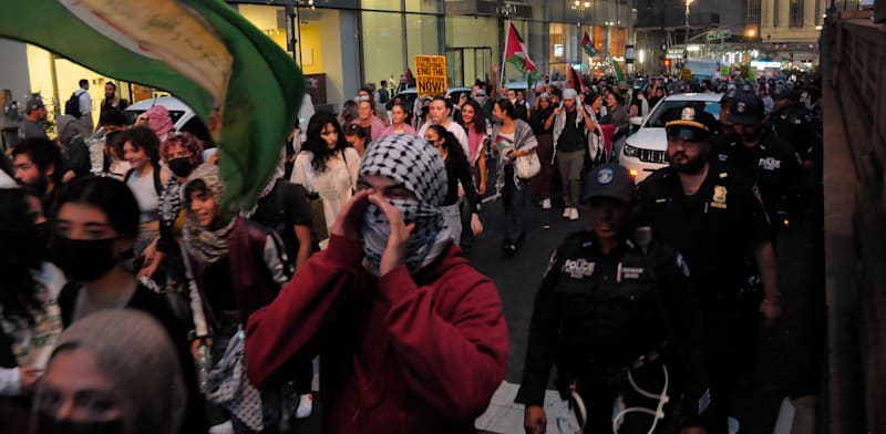 "מפגינים פרו־פלסטיניים צועדים במנהטן בסוף ספטמבר / צילום: Reuters, Jimin Kim / SOPA Images"