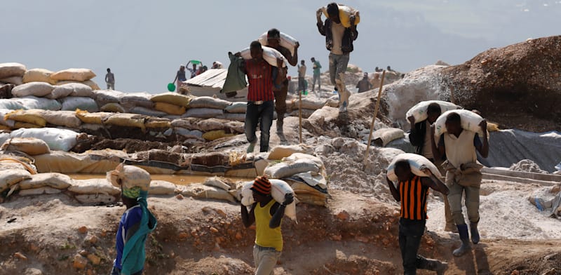 "עיירת כריית הקולטן רובאיה שבמזרח קונגו. נשלטת ע''י המיליציות / צילום: Reuters, Baz Ratner"