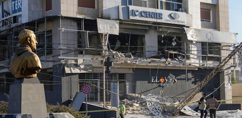 "סניף של קרד אל־חסן שהופצץ בביירות / צילום: ap, Hassan Ammar"