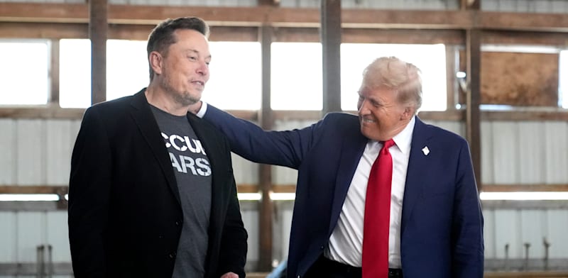 אילון מאסק לצד נשיא ארה''ב המיועד, דונלד טראמפ / צילום: Alex Brandon