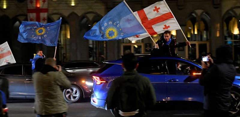 "שמחת תומכי מפלגת ''החלום הגאורגי'' הפרו-רוסית שניצחה בבחירות / צילום: Reuters, Zurab Javakhadze"