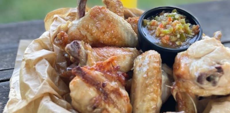 "עוף אורגני צלוי במשק מלמד / צילום: דריה מחוטה"