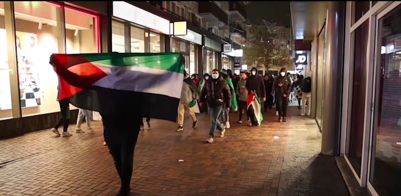 "מפגינים פרו-פלסטינים ברחובות אמסטרדם אתמול / צילום: ap, Photo InterVision"