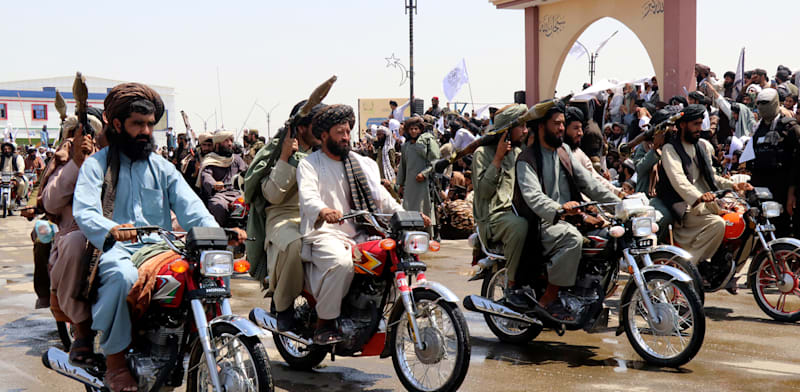 "לוחמי טליבאן חוגגים את יום השנה ה־3 לנסיגת ארה''ב מאפגניסטן, אוגוסט 2024 / צילום: ap, Abdul Khaliq"